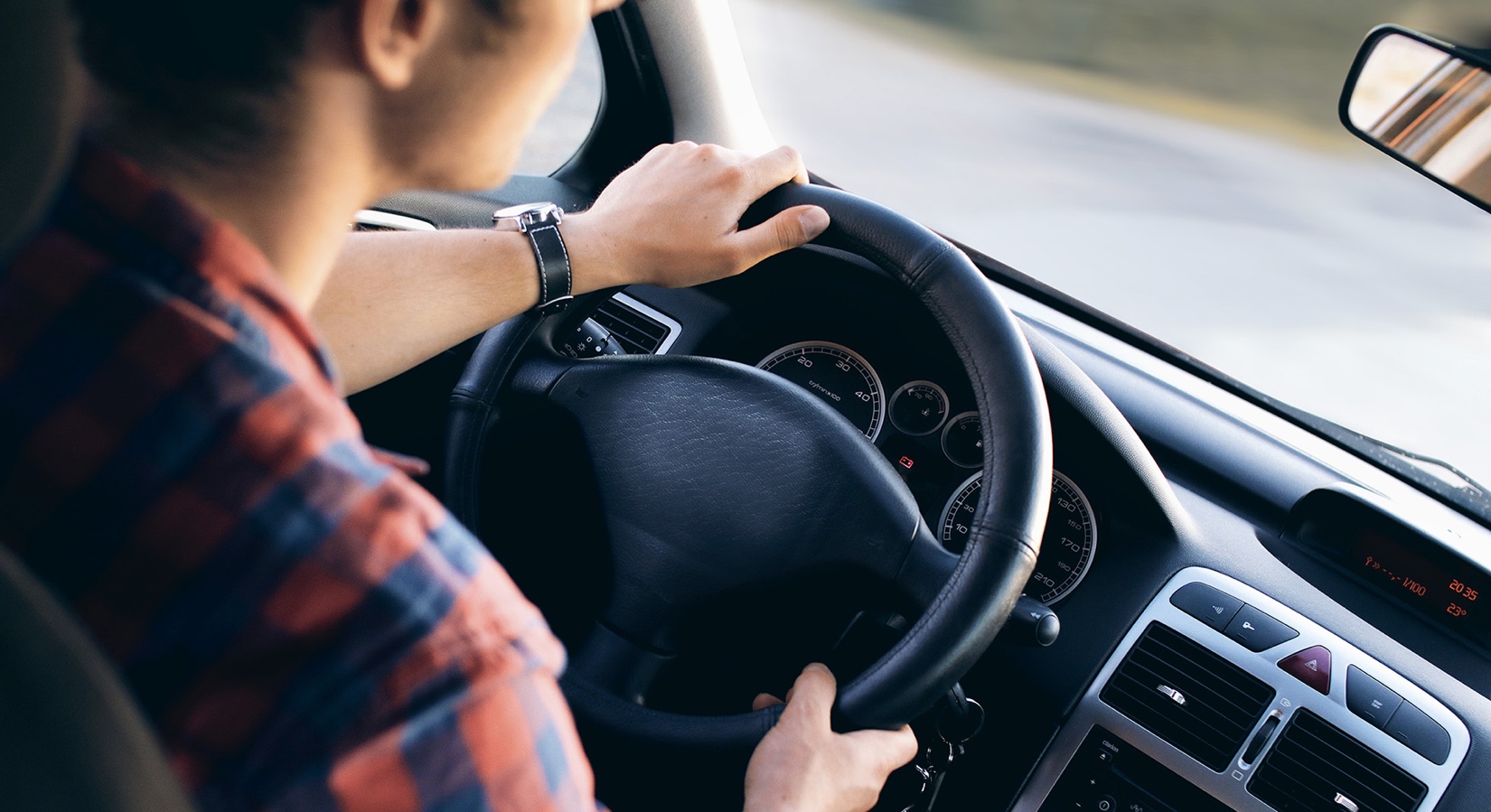 Interview avec un expert : Peut-on se fier aux voitures partagées et aux systèmes ADAS ?